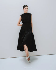 Minimalist black party dress with crew neck and mullet skirt - D1811 - POXI